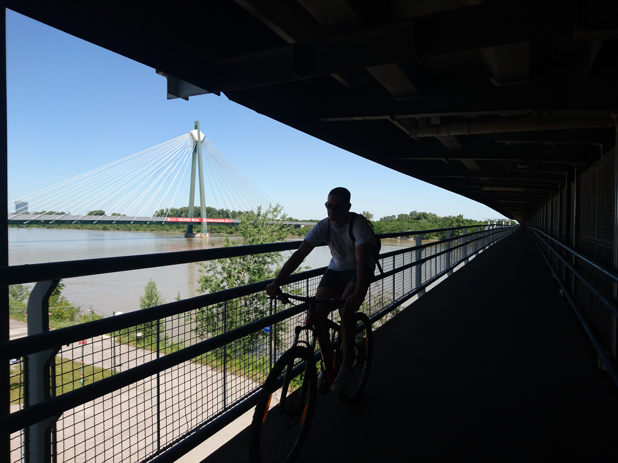 Vienna has over 1.200 kilometres of bicycle paths. Being a bike lover, I really enjoyed this. 